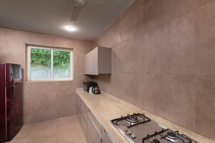 Full kitchen image 1