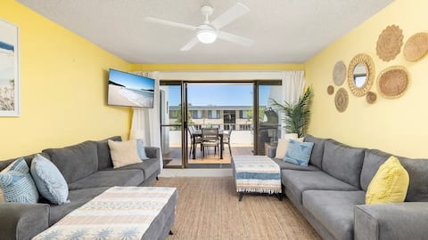 Top Airbnb: Sand and Sea: Cosy coastal apartment in Fingal Bay