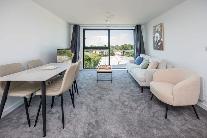 Sleek 2-bed Salford Apartment Near City Centre - Salford