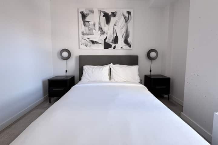 2br Apt W/ Kitchenette | Rockefeller Center - 2 Mi - Queens, NY