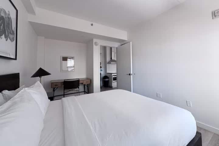 Practical 2 Bedroom Unit W/ Kitchen Near Manhattan - Queens, NY