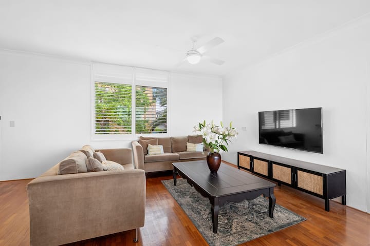 Russell Lea | Spacious Apartment With Water Views - Sydney