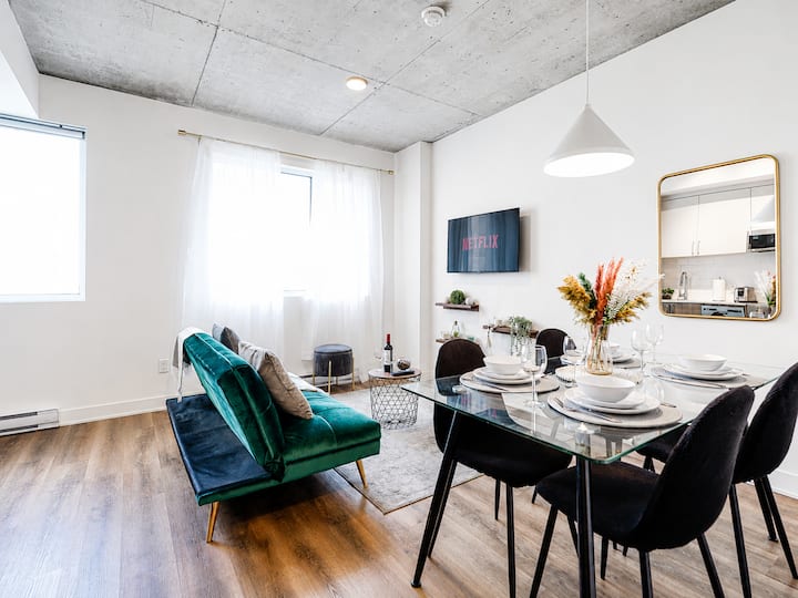 Charming 1br Condo Near Bell Centre | Easy Parking - 