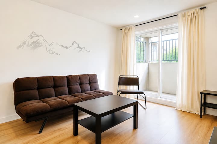 Modern 2br Apt | Free Parking | Walk Score 92 - Longueuil