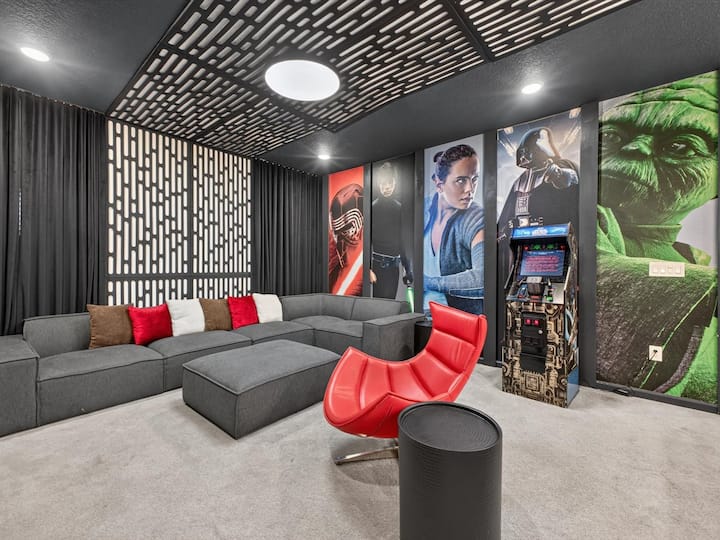 24 Guest Universal Studios Area Pool Mansion! - Orlando, FL