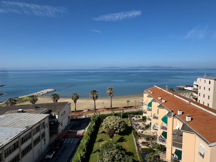 Sea-view Penthouse 300 Metres From The Sea - Follonica