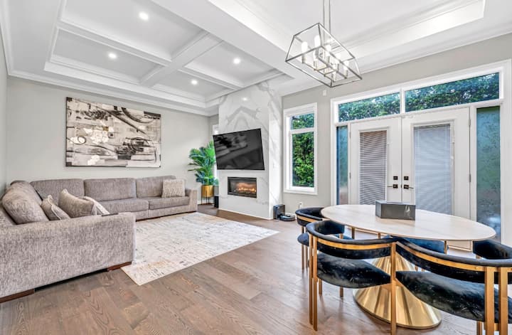 Luxury Family Retreat | 5 Br | Designer Home - Oshawa