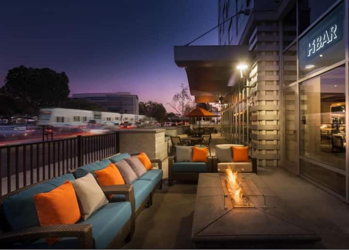 Near San Jose Airport + Free Breakfast & Kitchen - Milpitas, CA