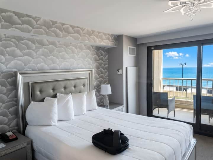 Luxury Ocean Front One Bed + Pool And Parking - Atlantic City, NJ