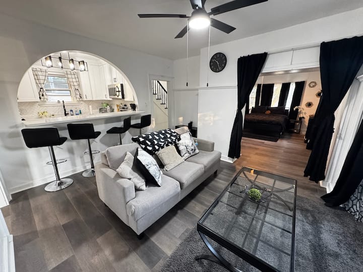 Modern Downtown Salem Retreat - Salem, MA