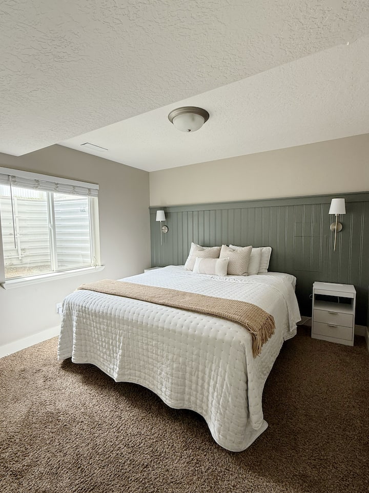 Cozy Two-level Basement Suite | Kitchen & Laundry - Provo, UT