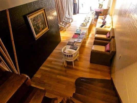 Casa con pileta y jardín
