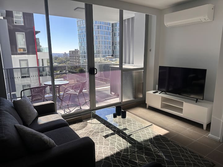 Wyndel Apartment Miller Street- Mil2252301 - Gordon