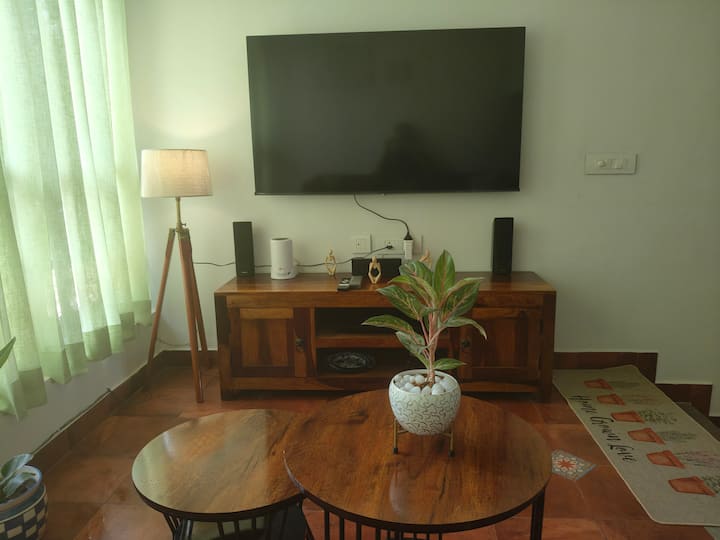 Living room image 7