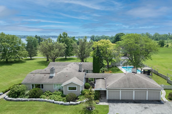 Private Riverfront Estate | Pool Hot Tub Bbq - Niagara Falls