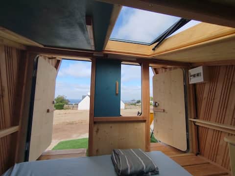 Popular Airbnb listing: Cabane des Embruns in Plozévet