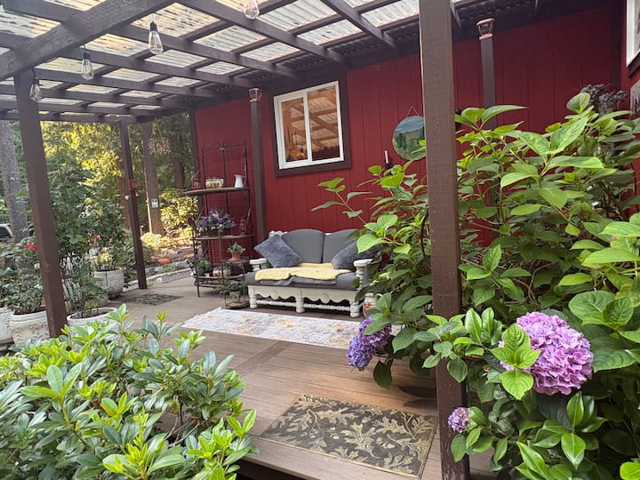 Charming Mountain Home Escape - Sequim, WA