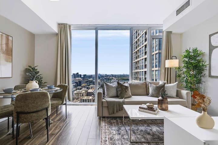 Your Ideal Downtown Toronto Escape - Scotiabank Arena