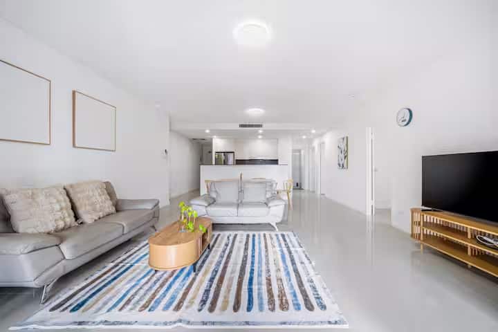 Modern Living | Parking | Near Coast & Stores - Randwick