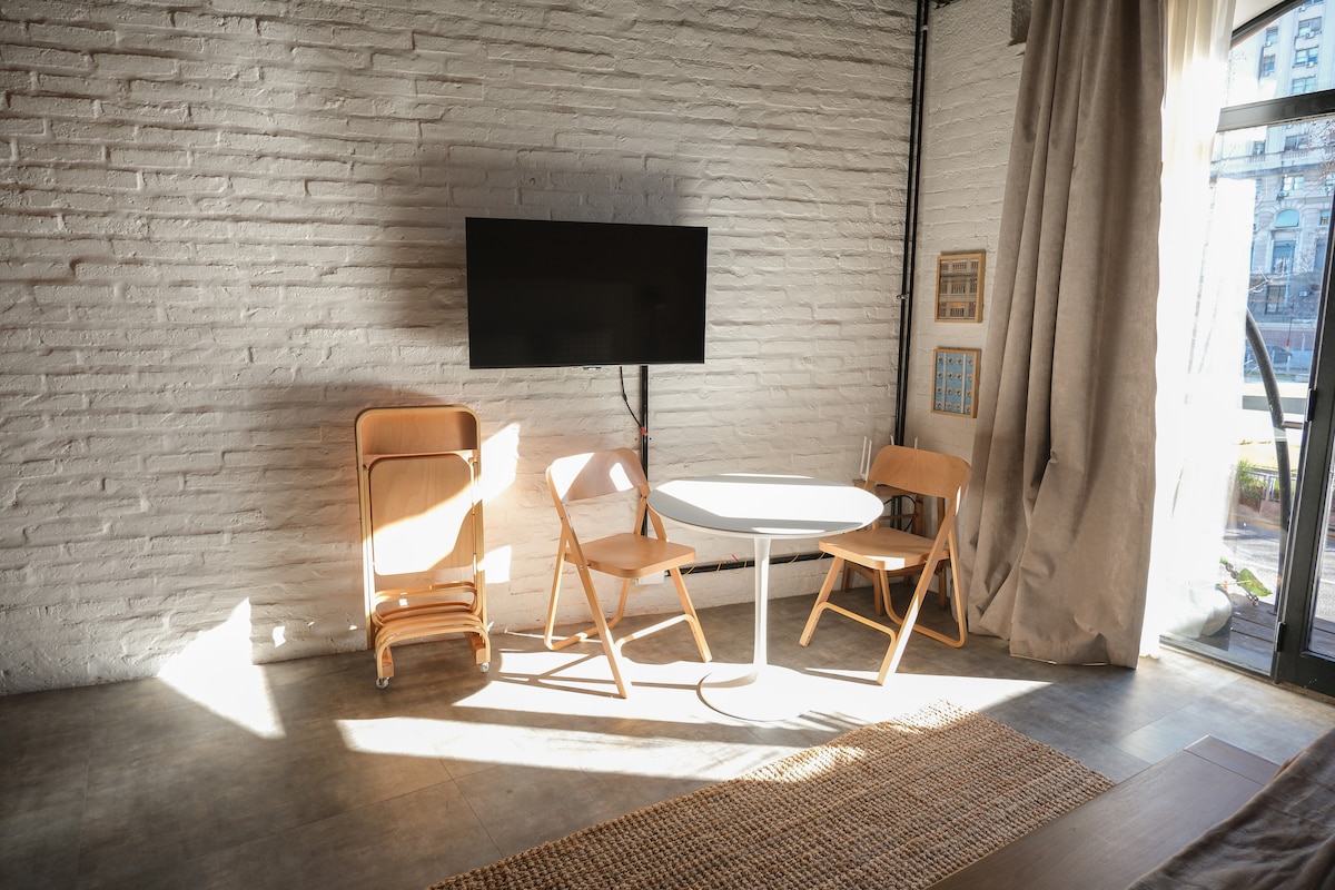 Loft con balcón y cocina equipada