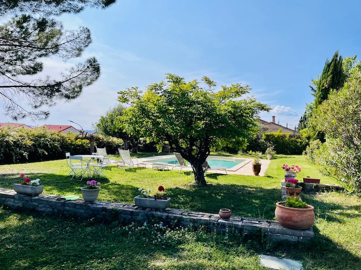 Agréable T2 Avec Terrasse Et Piscine - Pertuis