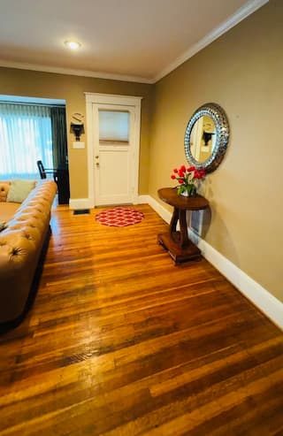 North Buffalo 6 Bed Double with Two Kitchens, photo 2 of 31
