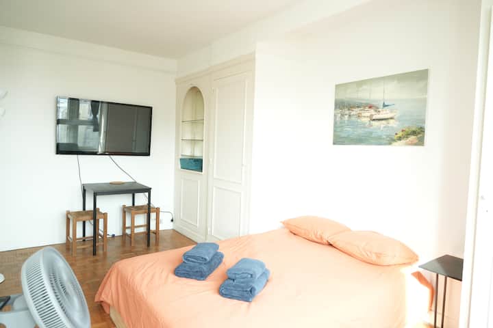 Exelemans Apart Near Eiffel Tower & Seine River - 파리
