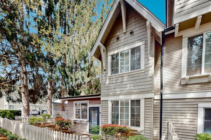 Bright 2br With Deck, Office & Central Location - Redmond