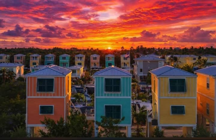 The Castaway Ii Ocean View Pet Friendly: Pool - The Bahamas