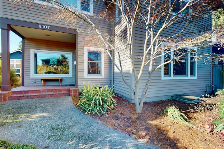Elegant 3br Dog Friendly | Patio | Pool Table - Seattle, WA