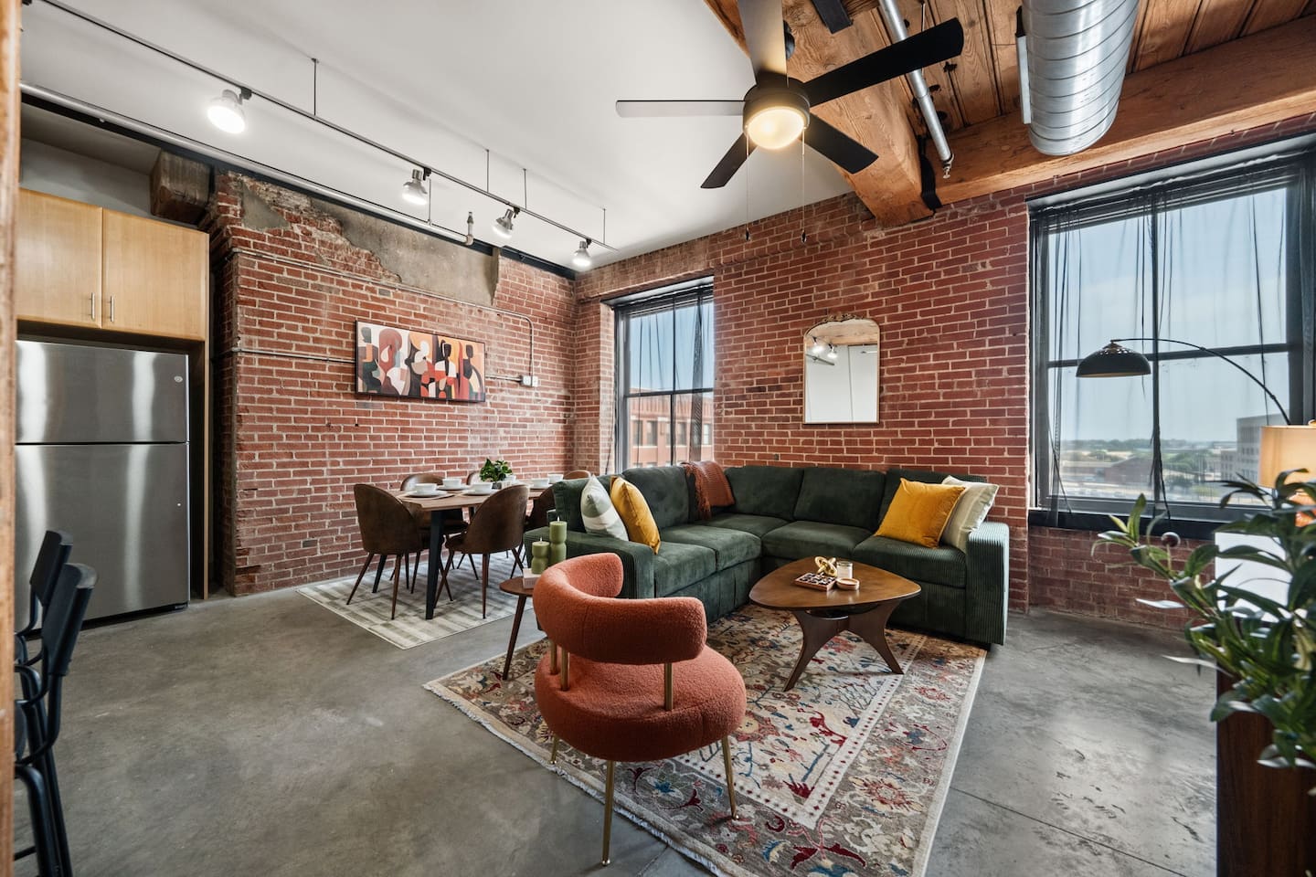 2BR Downtown Loft | King + Queen | Sleeps 5