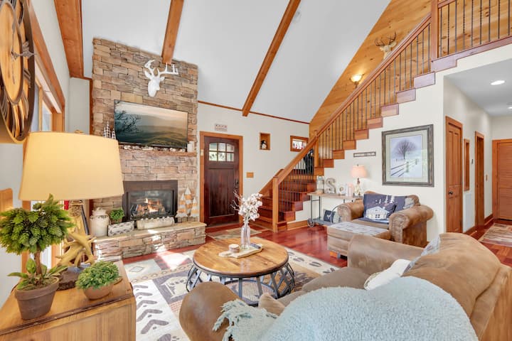 Cabin W Views / Hot Tub / Firepit Near Boone! - Boone
