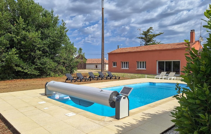 Gorgeous Home In Civrac-en-médoc With Wifi - Loire