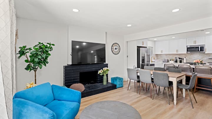 Sleek&sunny Contemporary Getaway | Modern 4br 2ba - 奇諾