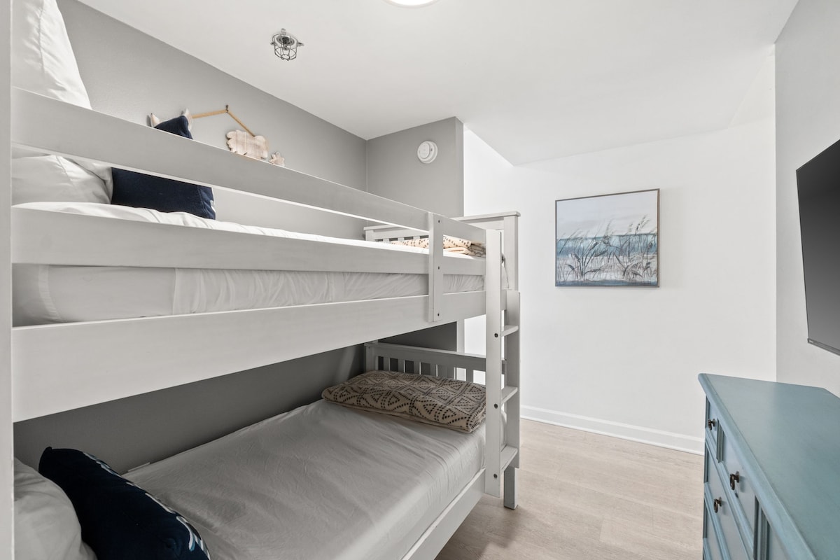 Bright coastal bunk room — perfect for kids or extra guests