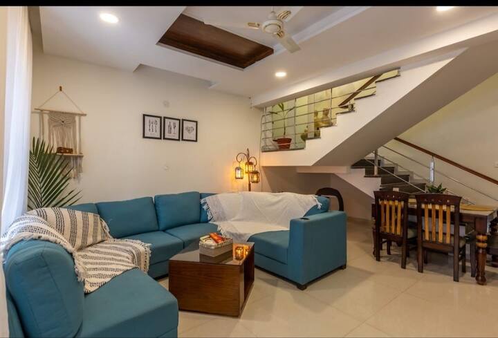 Living room image 7