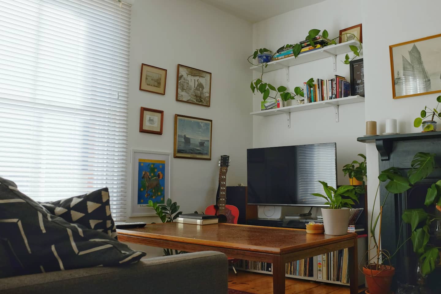Cosy Flat on Beautiful Historic City Centre Street
