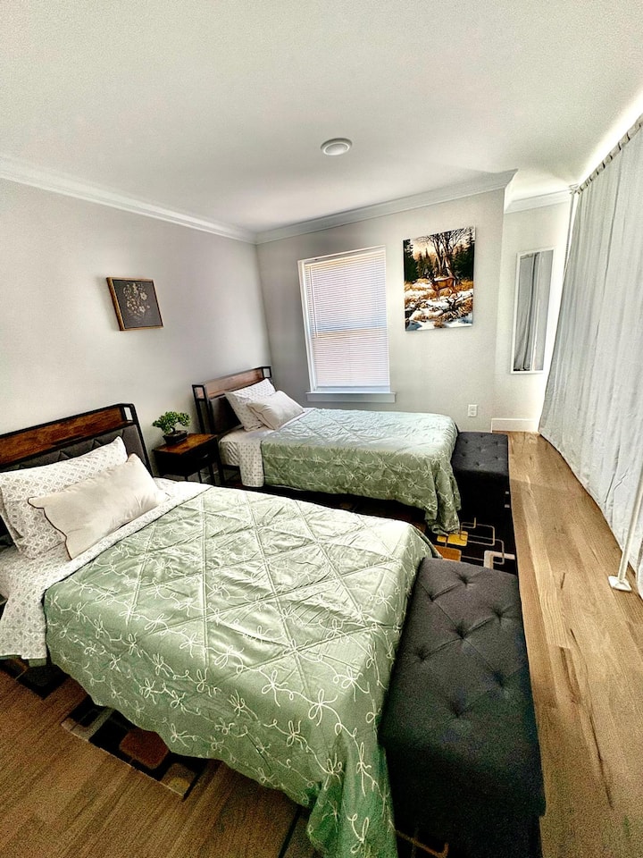 Beautiful Cozy Curtain-separated Room #8 - Staten Island, NY