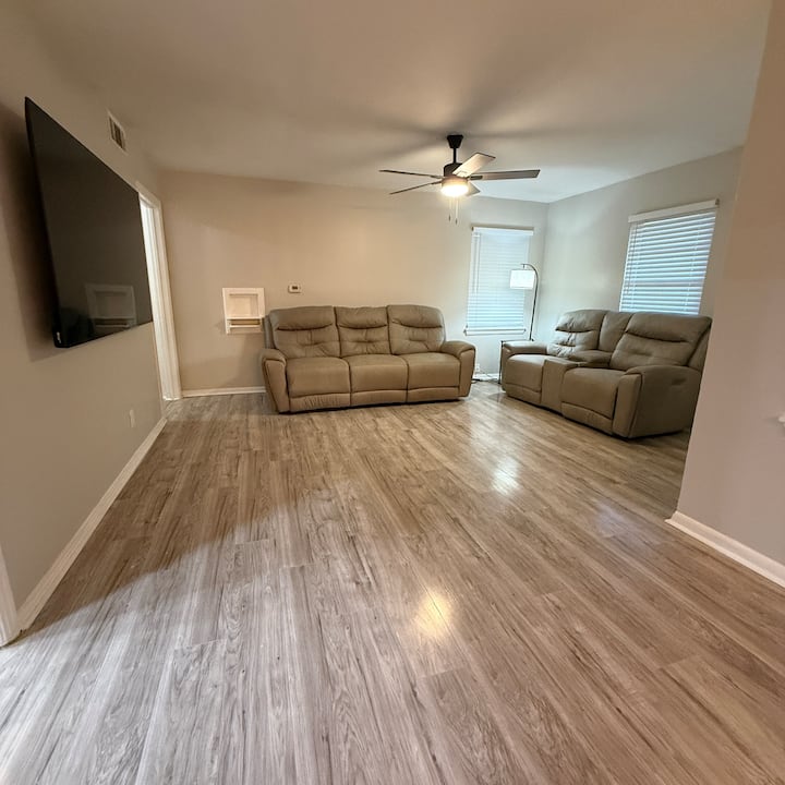 Cozy Home Near Globe Life & At&t Stadium Sleeps 6+ - Arlington, TX