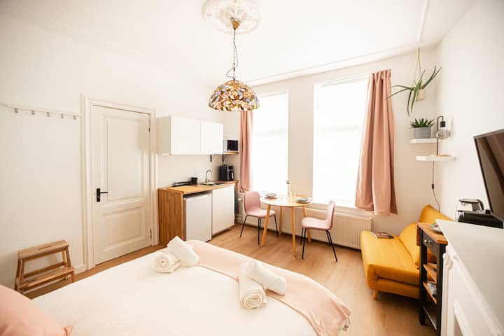 Destination Haarlem | Private Guest Room - Haarlem