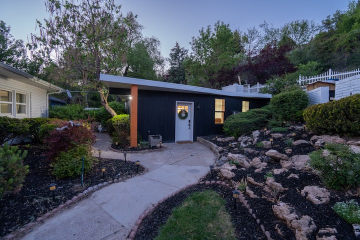 Luxury Guesthouse | Private Entrance | Fireplace - Provo, UT