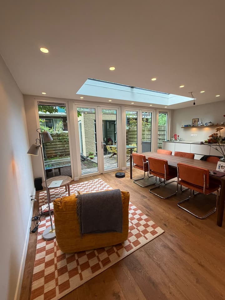 Sfeervol & Recent Gerenoveerd 80m² Met Tuinkantoor - Amsterdam
