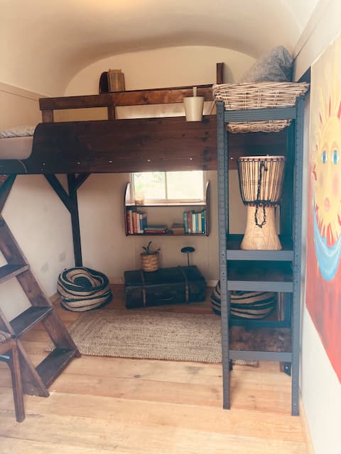Top Airbnb: Shepherd's hut, affordable accommodation, close to the lake, heated in Neuruppin