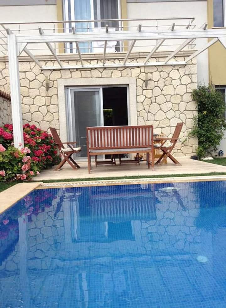 3 Oda Aylik ÖZel Havuzlu Alaçatı Villa - Çeşme