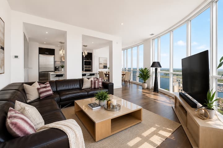 Ultra Lux 3 Bd 3 Ba Exec Penthouse W/ Parking - Toronto