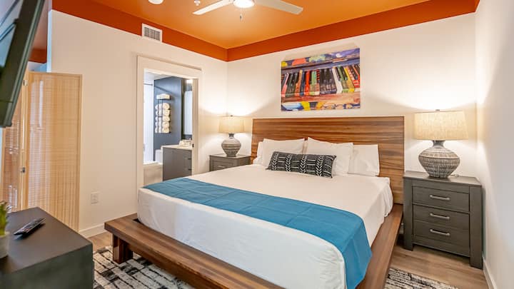 Signature Music Theme King Suite 1 - Arlington, TX