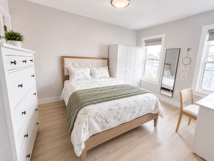 Bright Room Near Airport Subway, 15min To Downtown - Boston, MA