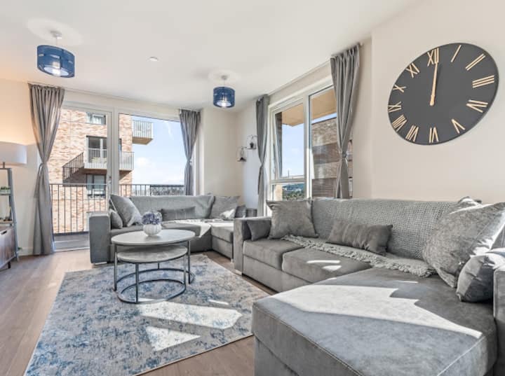 Harrow 2 Bed Sleeps 8, Workspace, Near Wembley - Watford