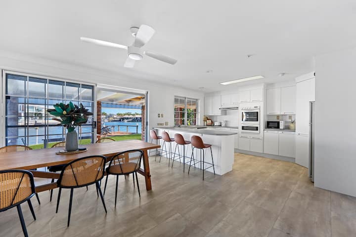 Waterfront Stay | Jetty, Boat Ramp & Pets - Mooloolaba
