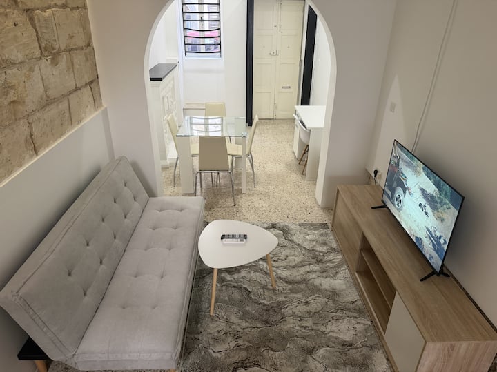 Central Sliema Townhouse | 2-min Walk To Seafront - Malta
